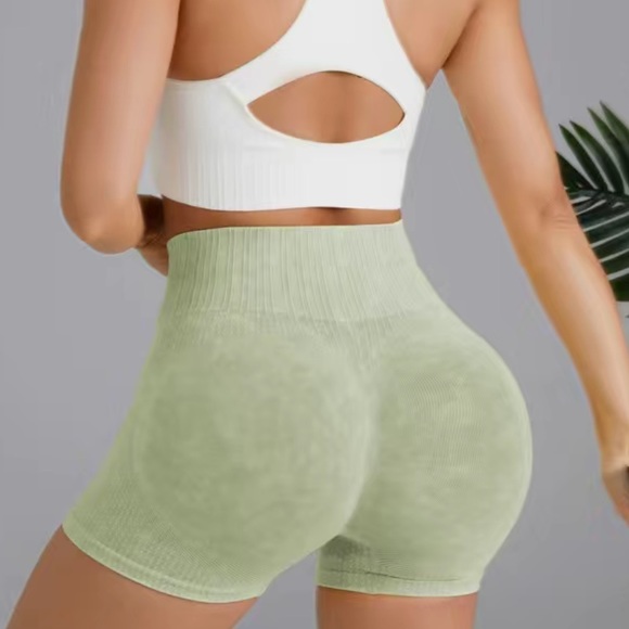 Boost Workout Short - Picture 2 of 3